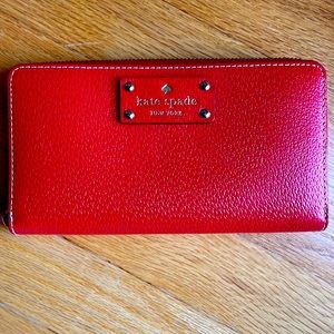 kate spade wallet, in excellent condition.